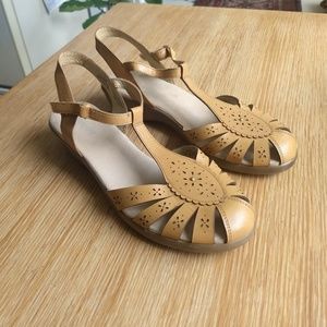 Leather Mary Jane tan sandals